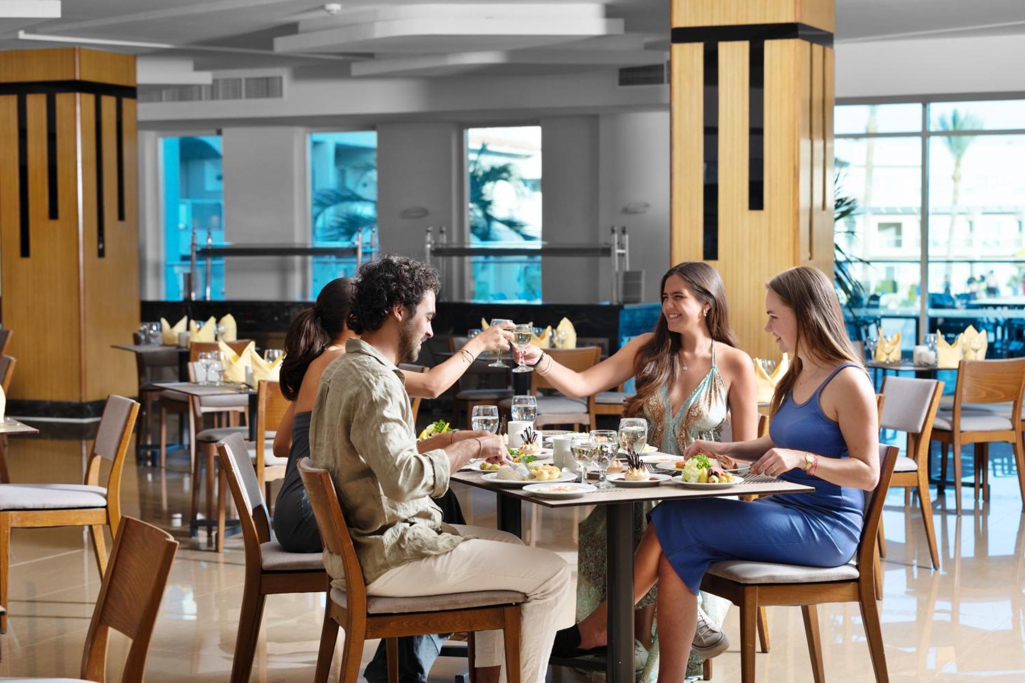 Pickalbatros Royal Moderna Sharm "Aqua Park" Hotel Exterior foto The restaurant