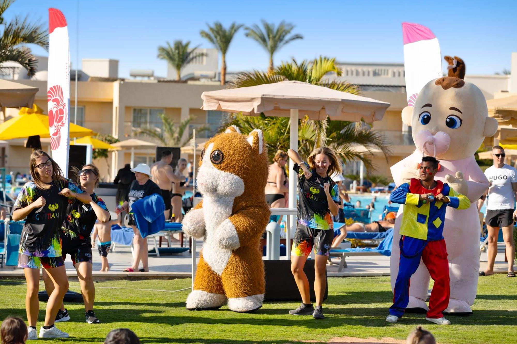 Pickalbatros Royal Moderna Sharm "Aqua Park" Hotel Exterior foto Characters at Legoland Egypt