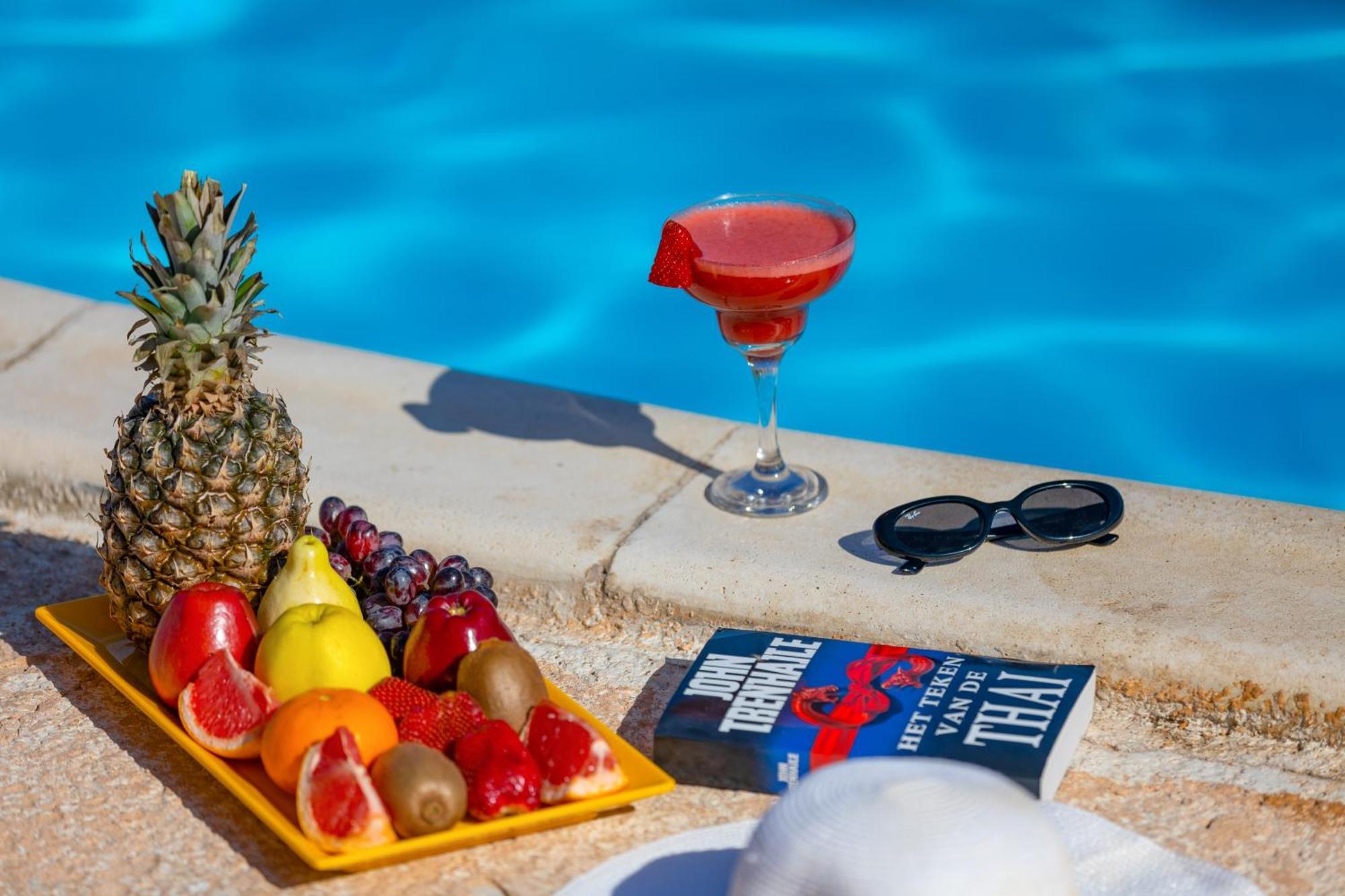 Pickalbatros Royal Moderna Sharm "Aqua Park" Hotel Exterior foto A fruit salad