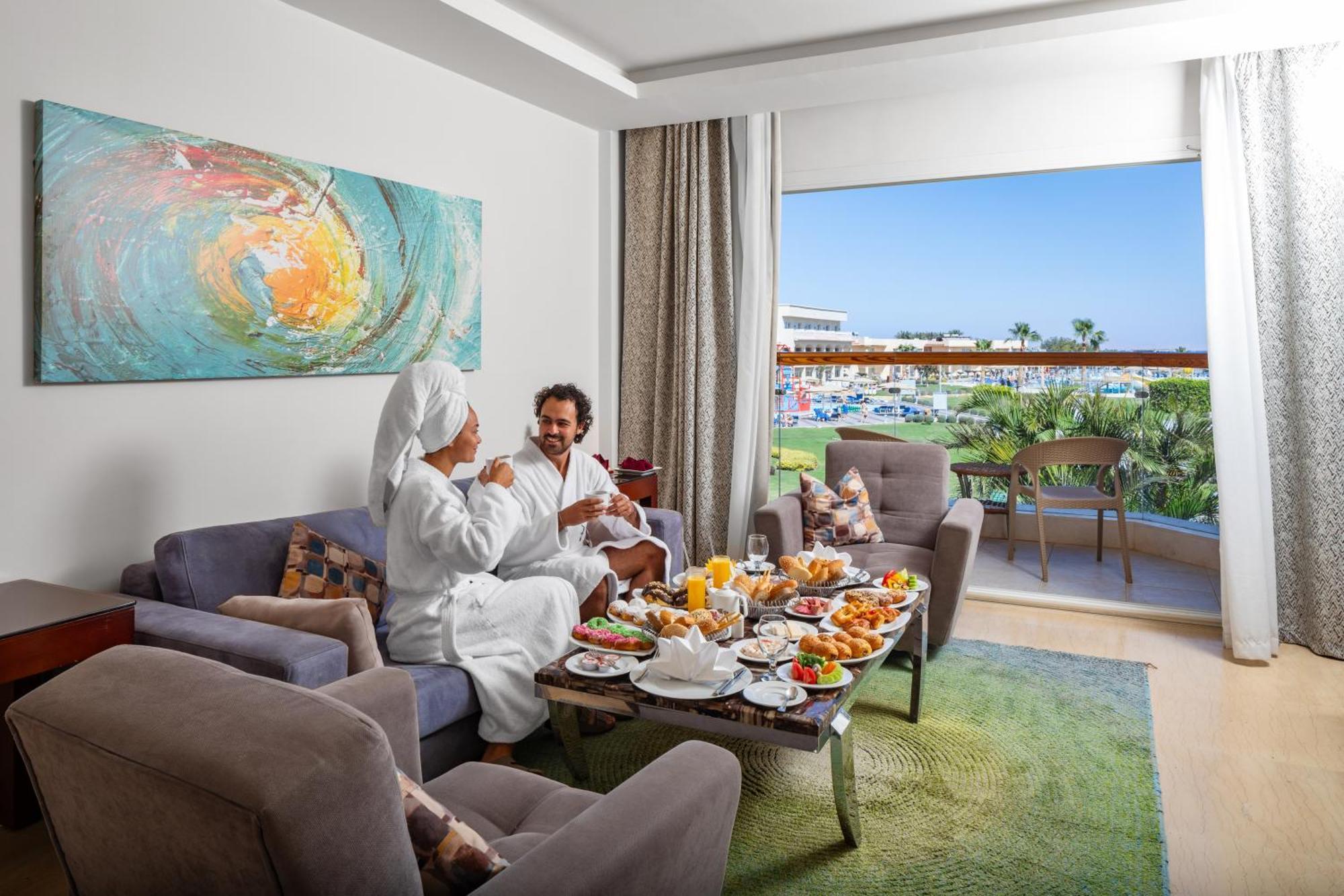 Pickalbatros Royal Moderna Sharm "Aqua Park" Hotel Exterior foto Family Suite